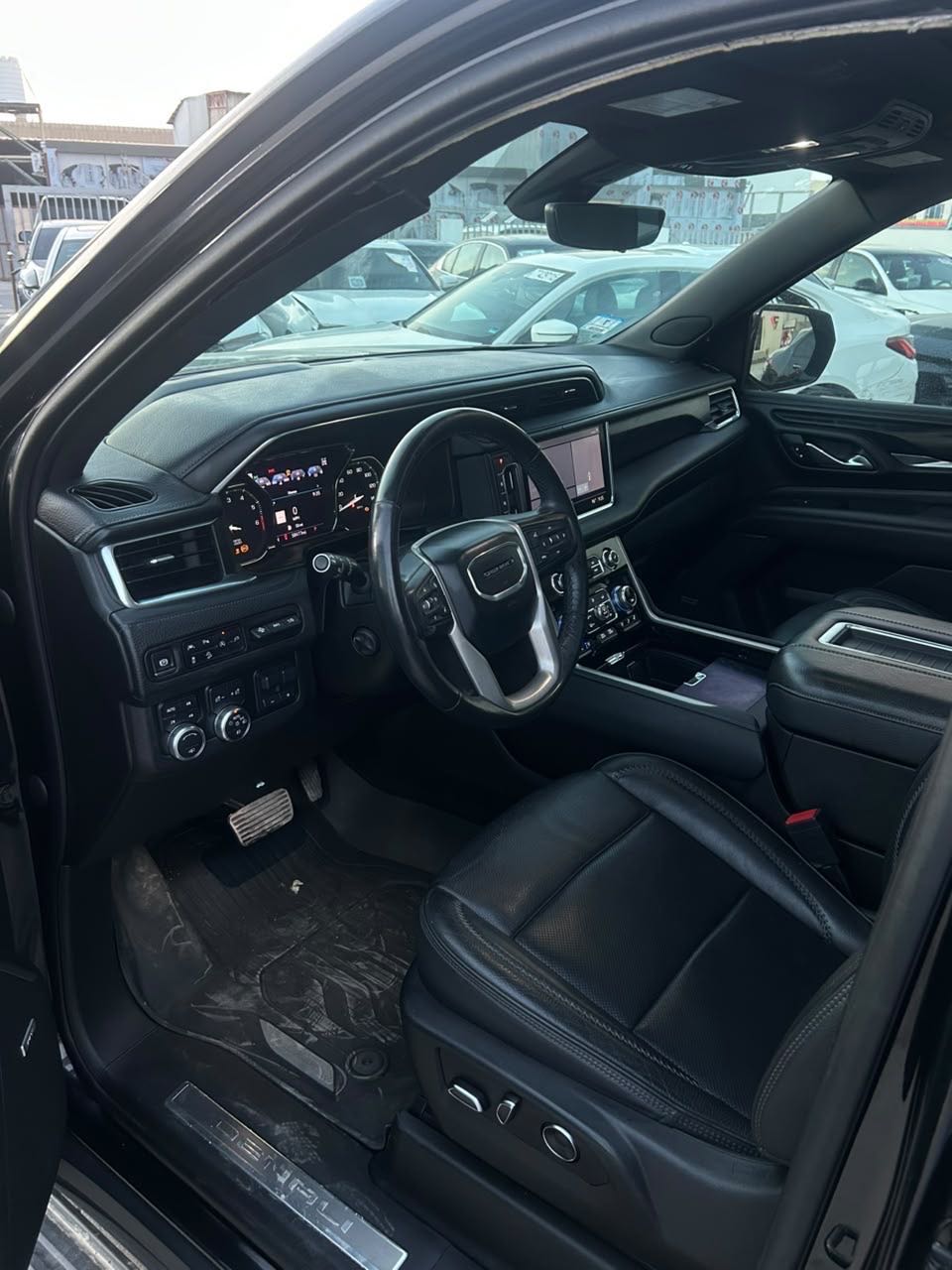 Car Image 2021 GMC YUKON