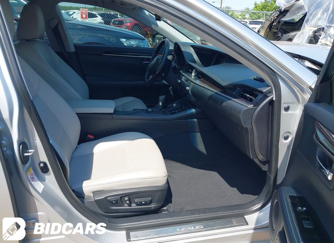 Car Image 2018 LEXUS ES