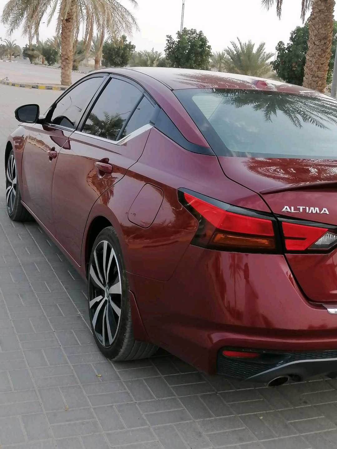 Car Image 2019 NISSAN ALTIMA SR