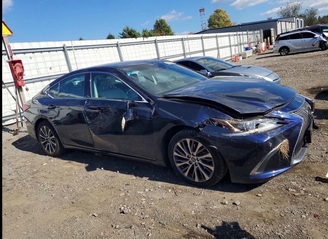 Car Image 2020 LEXUS ES