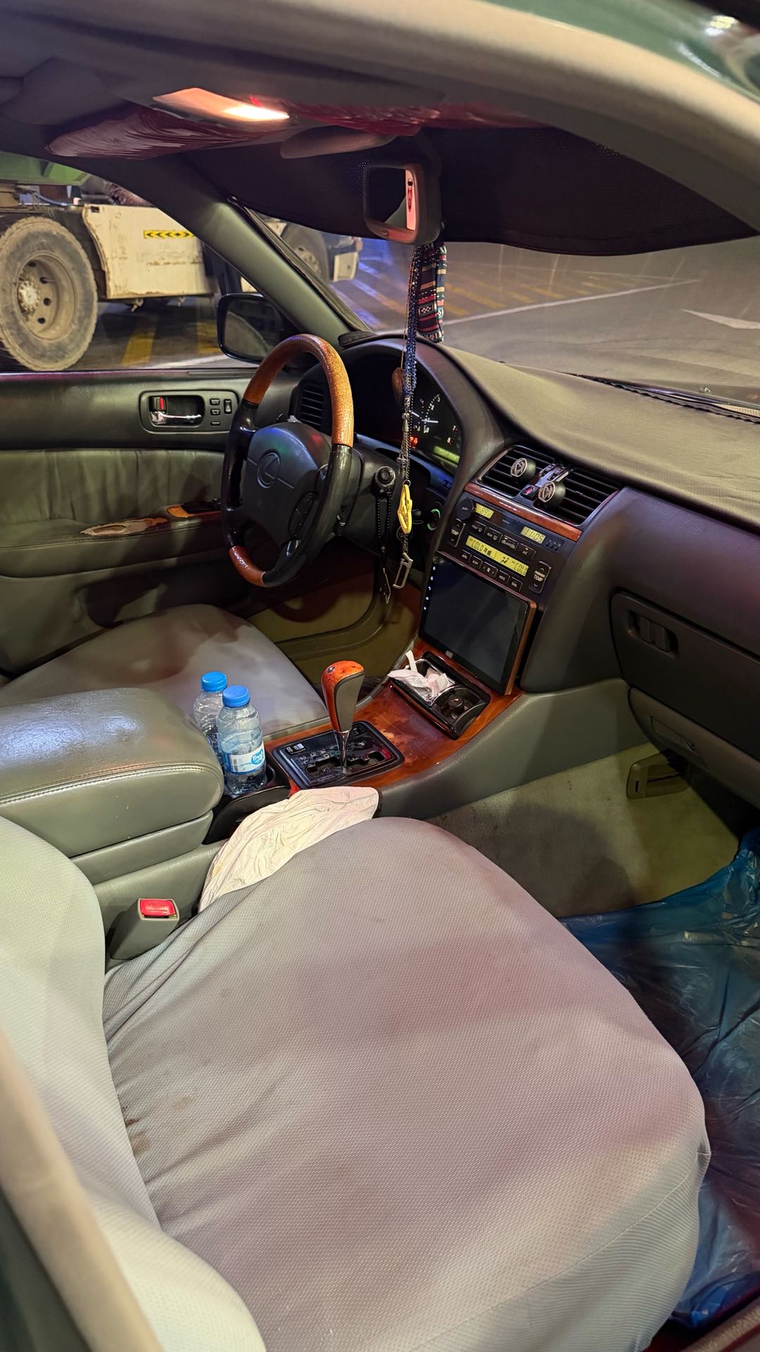 Car Image 1998 LEXUS LS 400