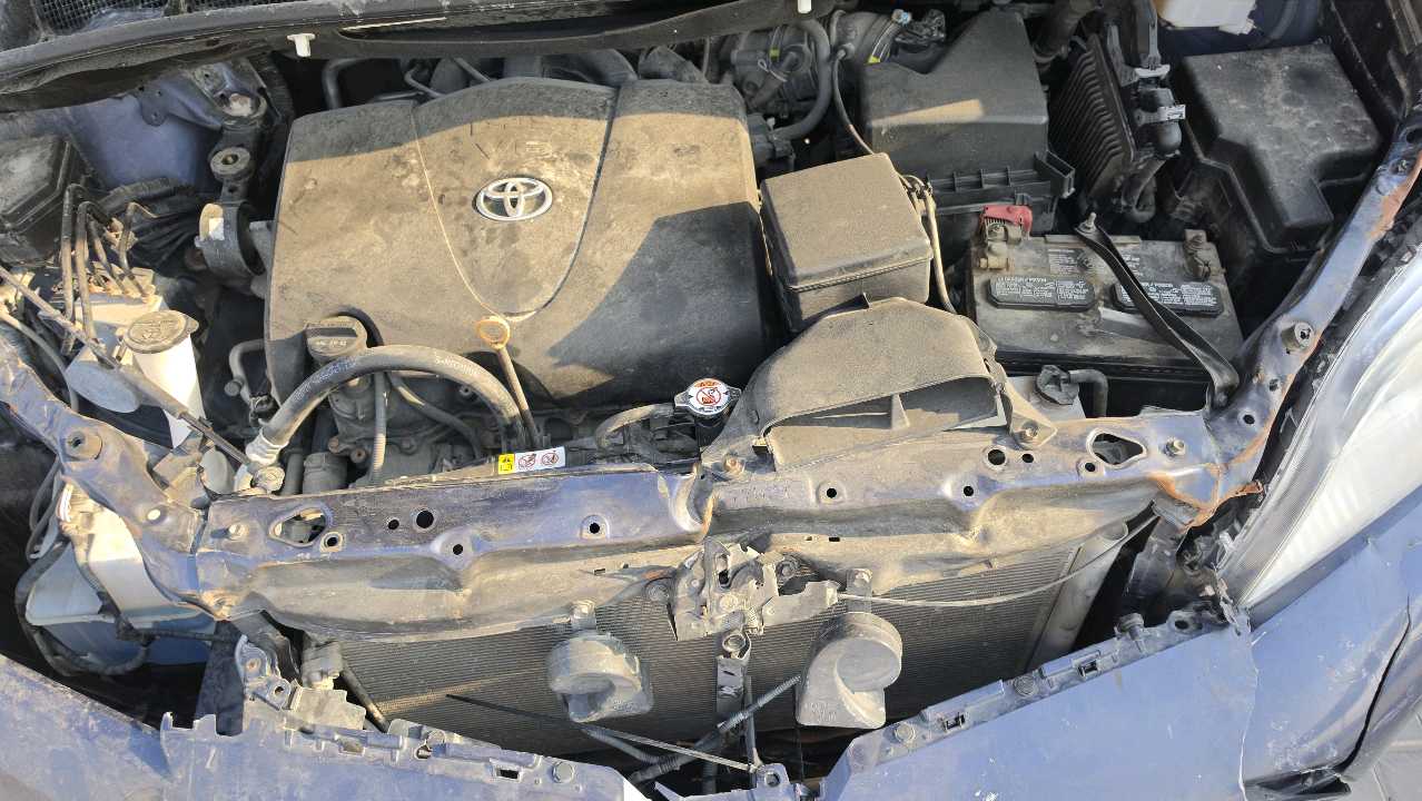 Car Image 2019 TOYOTA SIENNA