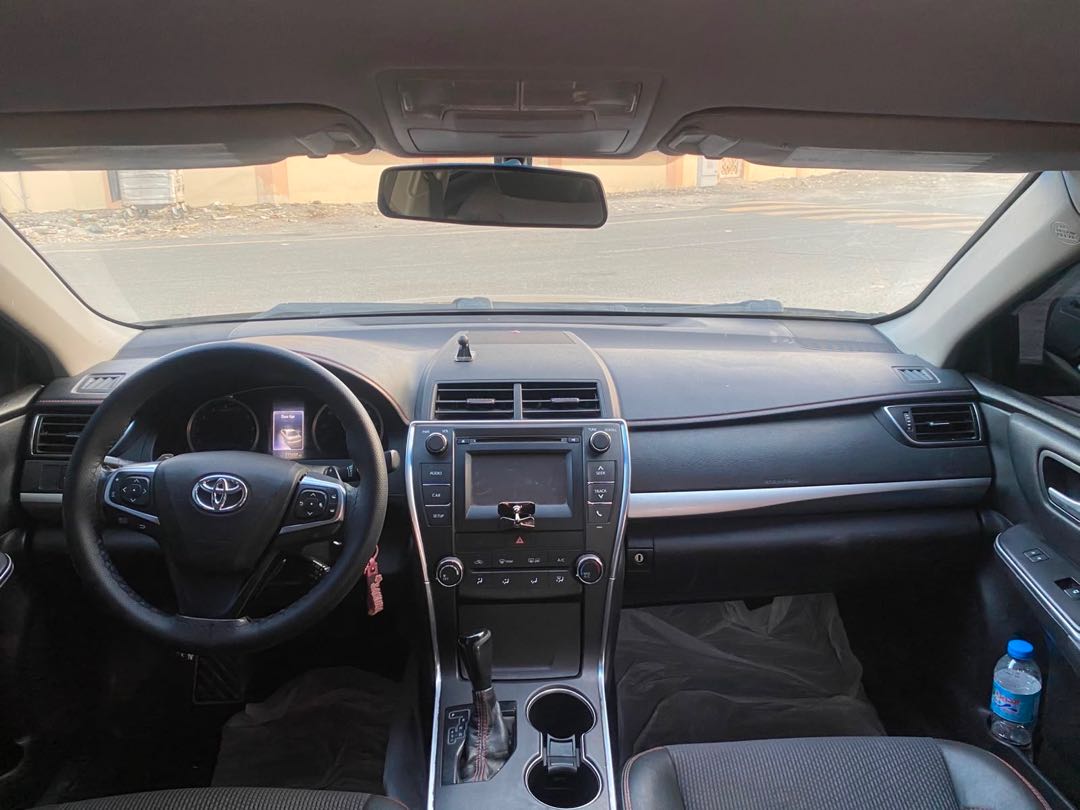 Car Image 2017 TOYOTA CAMRY LE