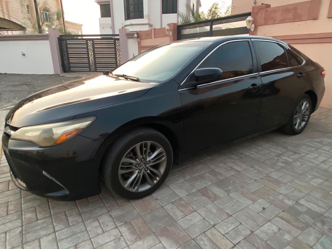 Car Image 2017 TOYOTA CAMRY LE