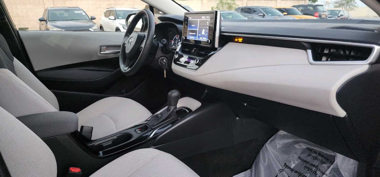 Car Image 2020 TOYOTA COROLLA LE
