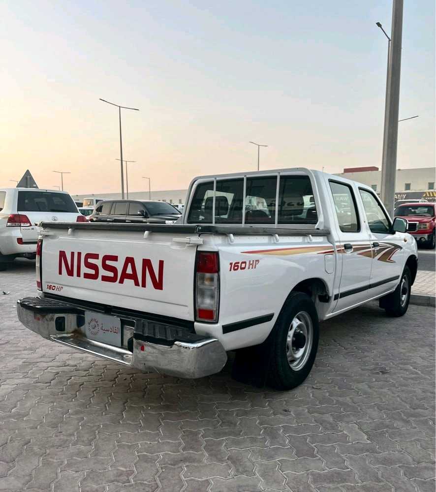Car Image 2013 NISSAN PICKUP 