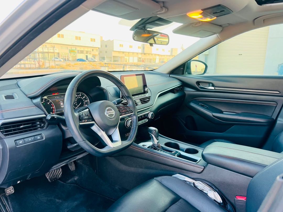 Car Image 2020 NISSAN ALTIMA SR