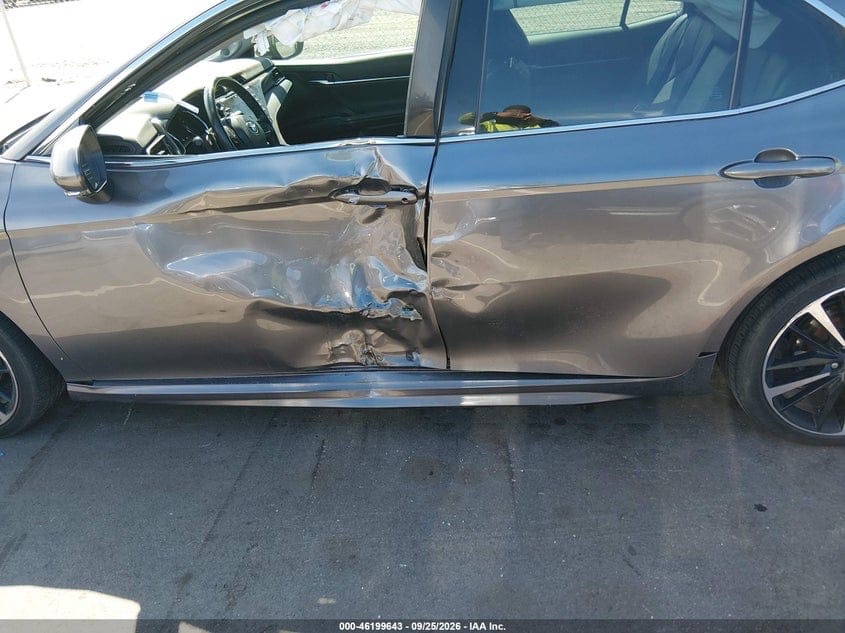 Car Image 2019 TOYOTA CAMRY