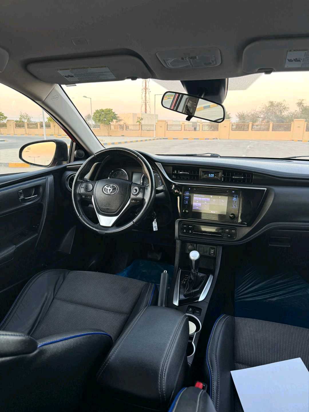 Car Image 2019 TOYOTA COROLLA SE