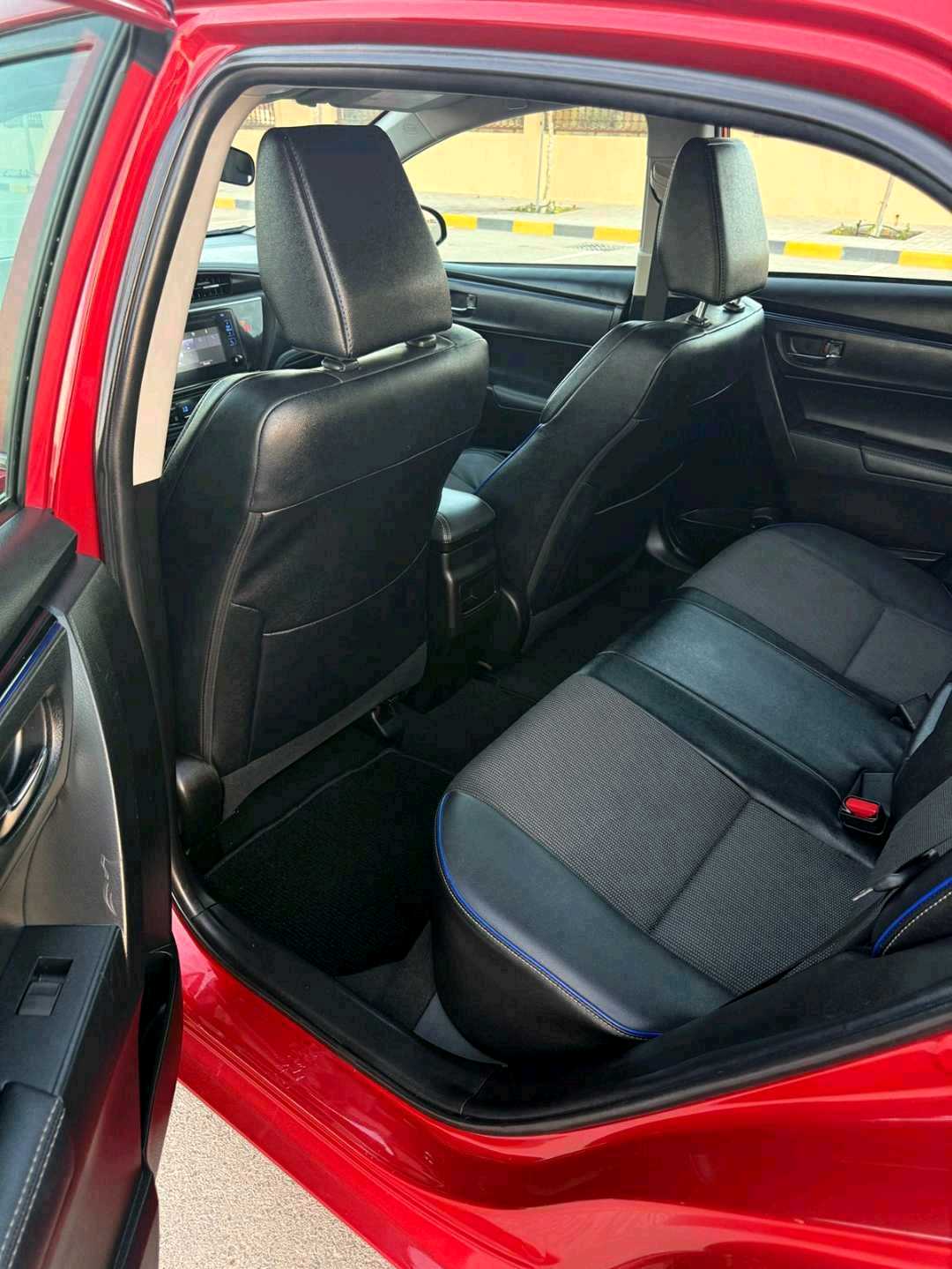 Car Image 2019 TOYOTA COROLLA SE
