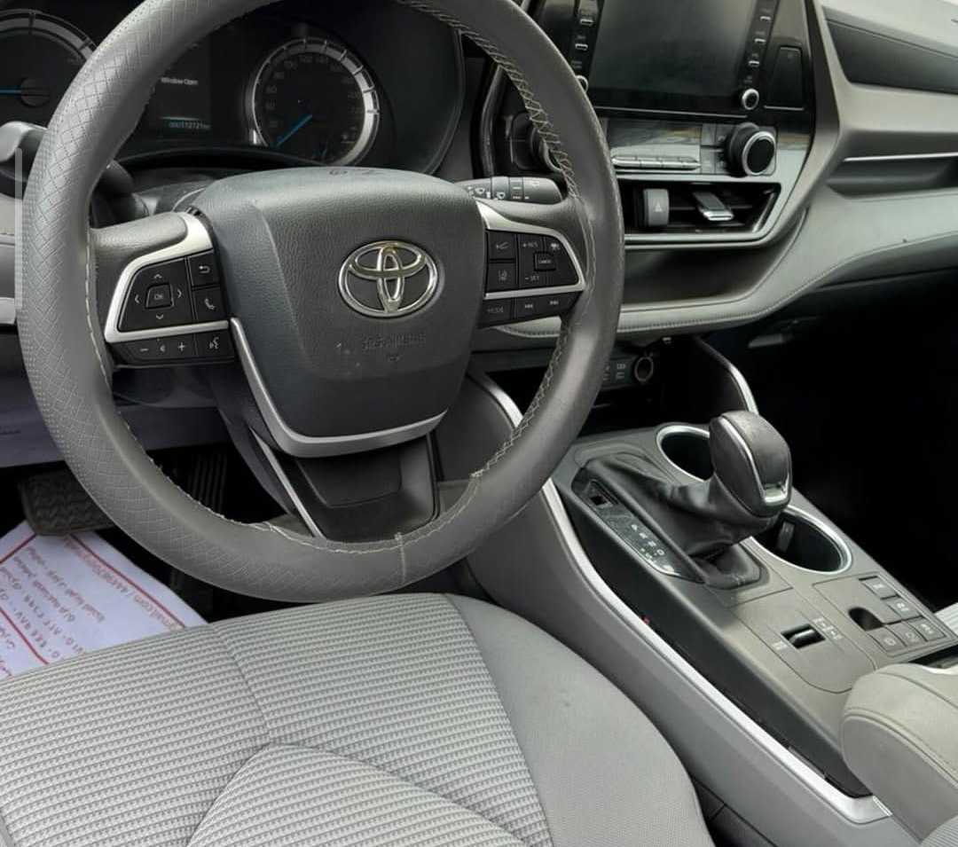 Car Image 2022 TOYOTA HIGHLANDER