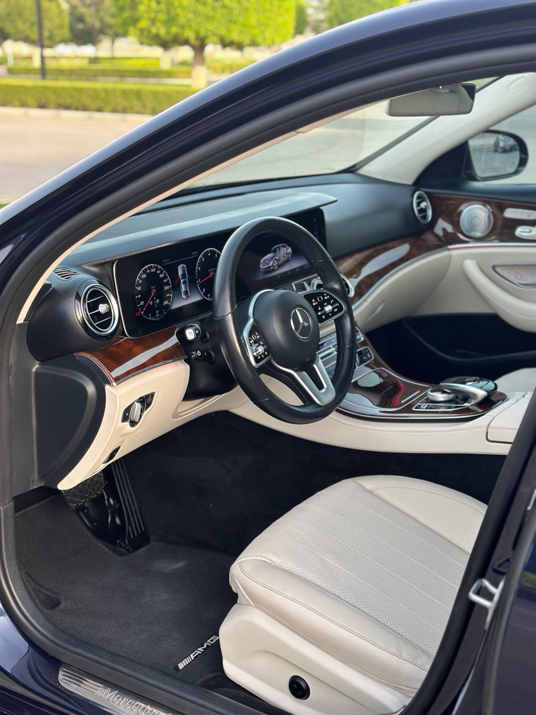 Car Image 2019 MERCEDES E Class 300