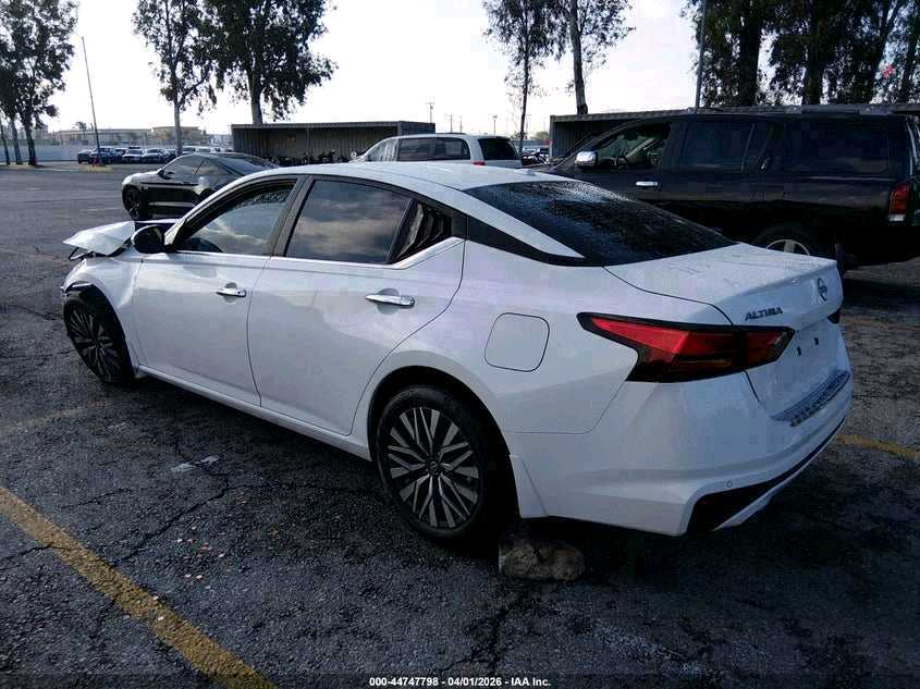 Car Image 2024 NISSAN ALTIMA