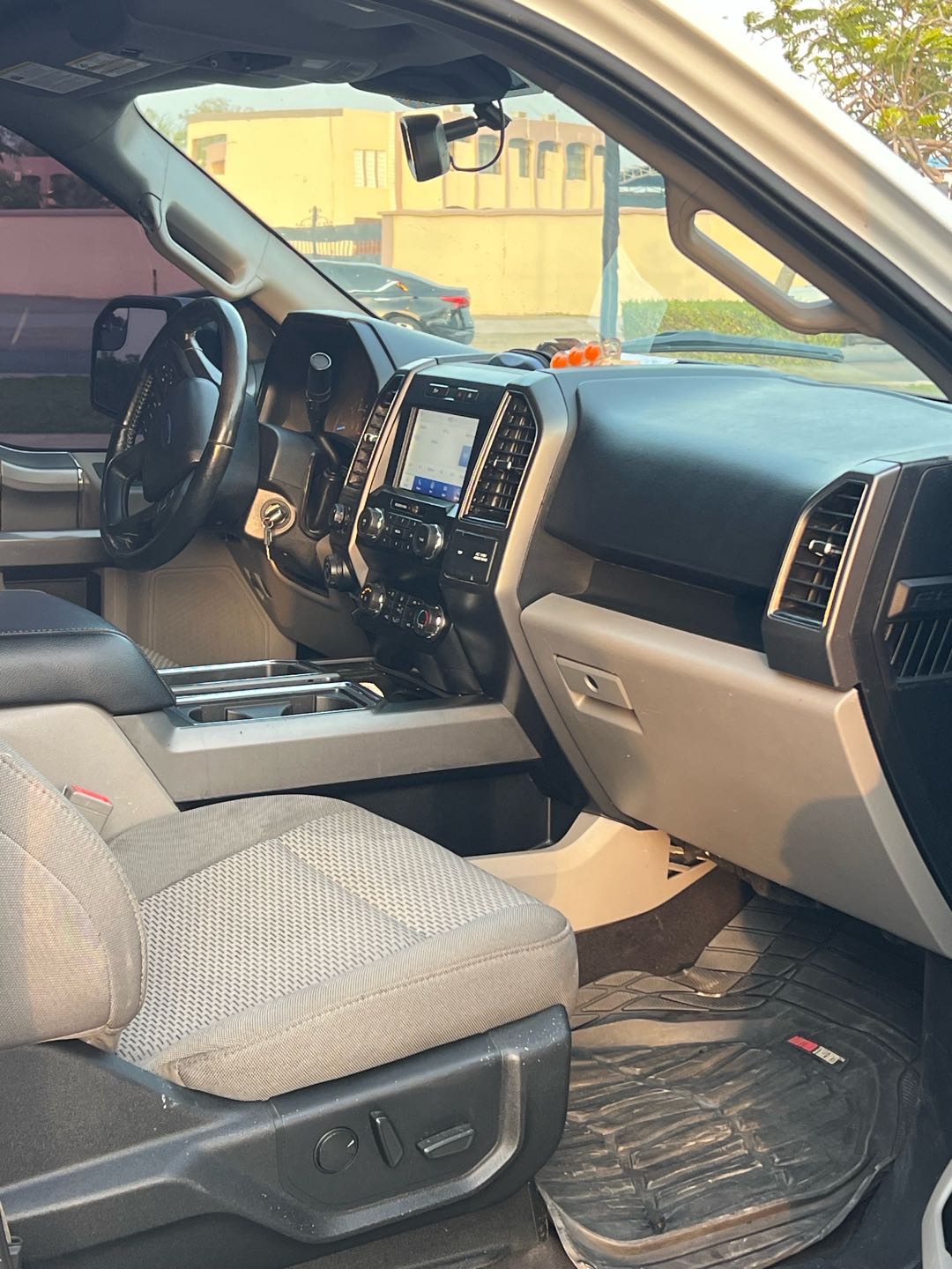 Car Image 2020 FORD F-150 XLT