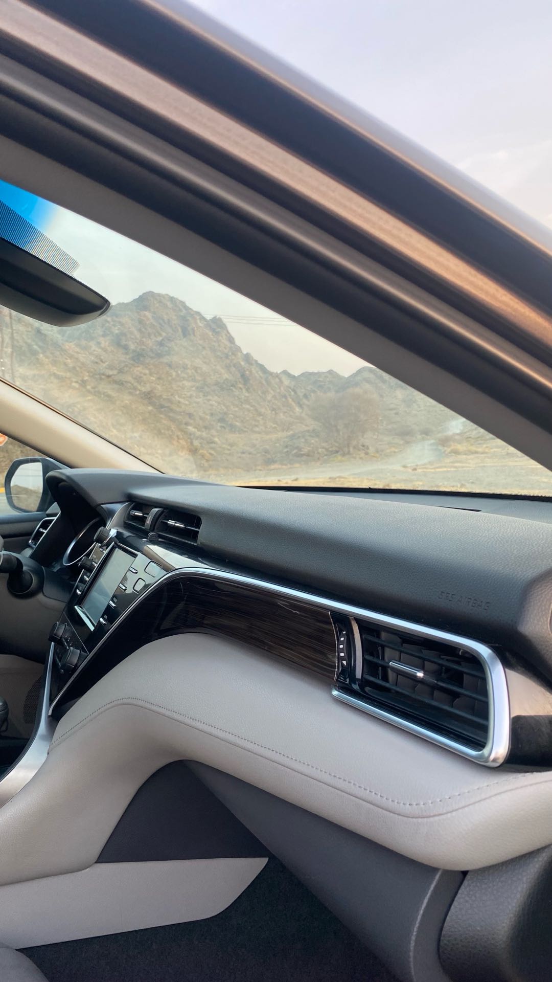 Car Image 2018 TOYOTA CAMRY LE