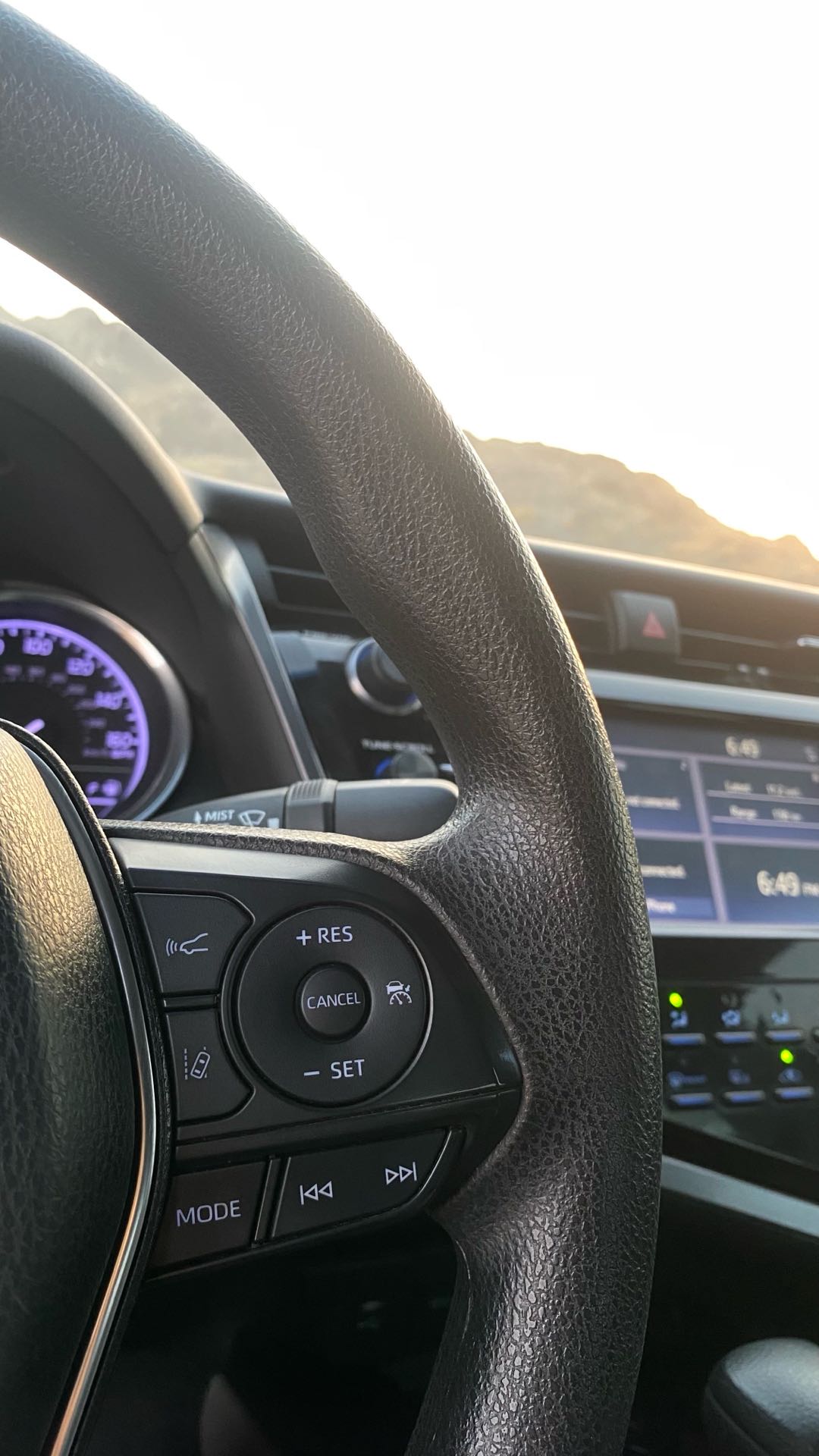 Car Image 2018 TOYOTA CAMRY LE