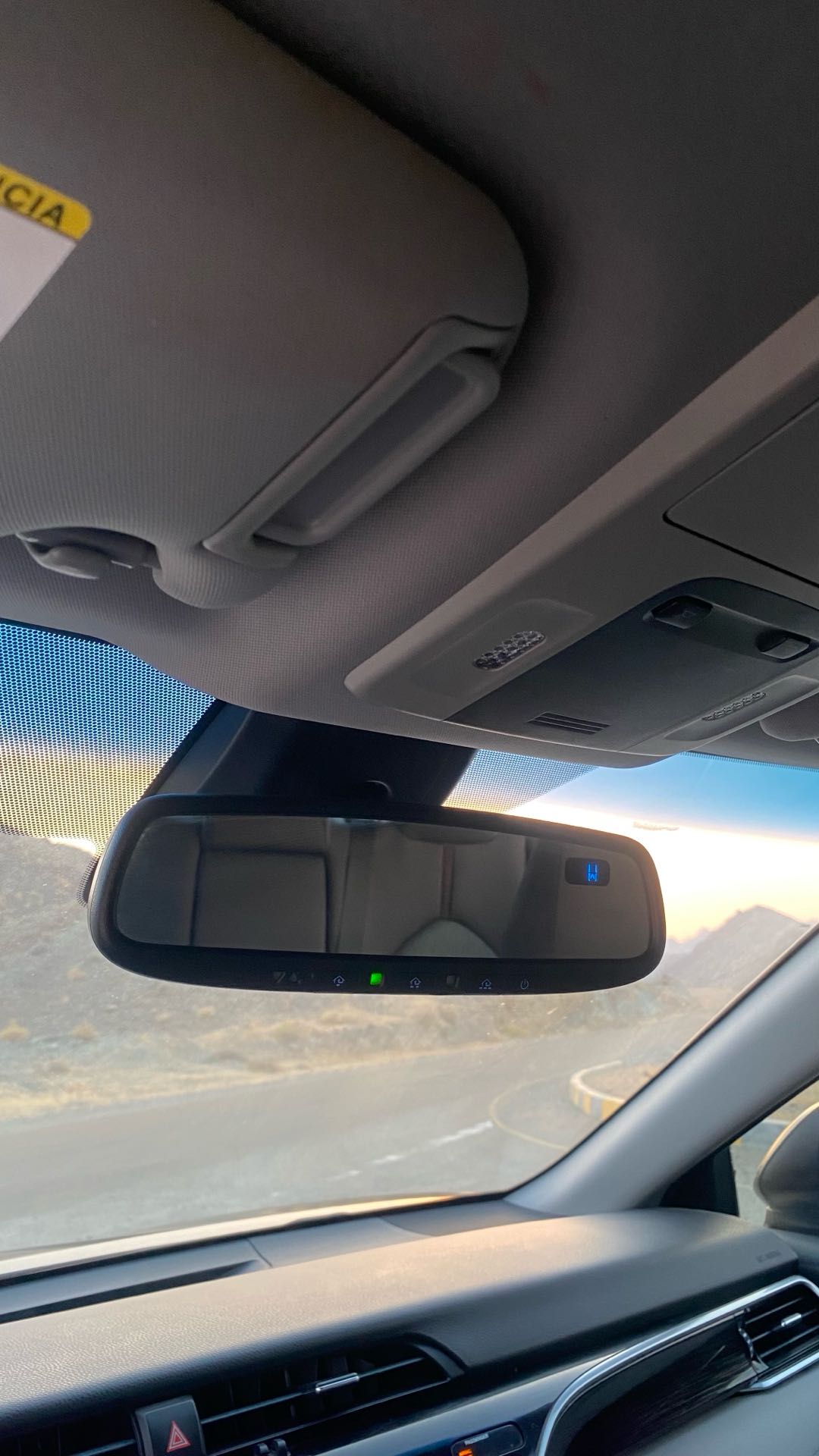 Car Image 2018 TOYOTA CAMRY LE