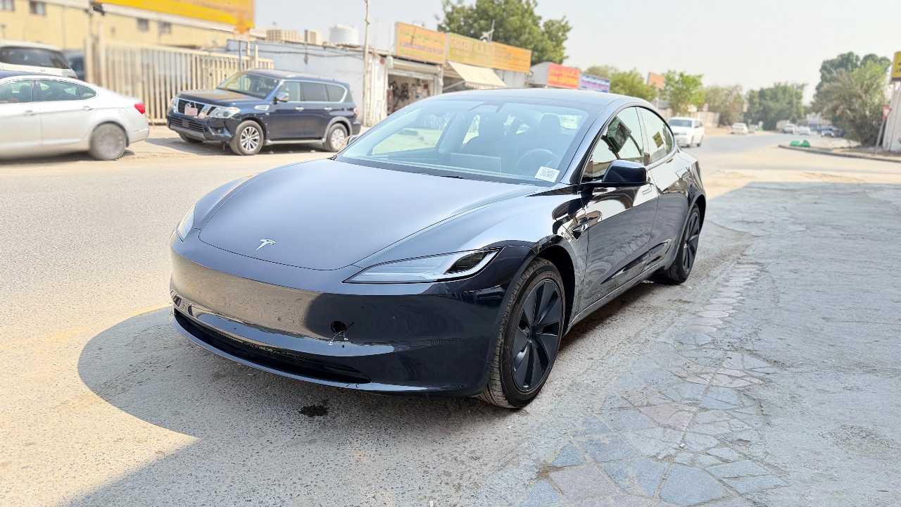 TESLA Model 3 2025