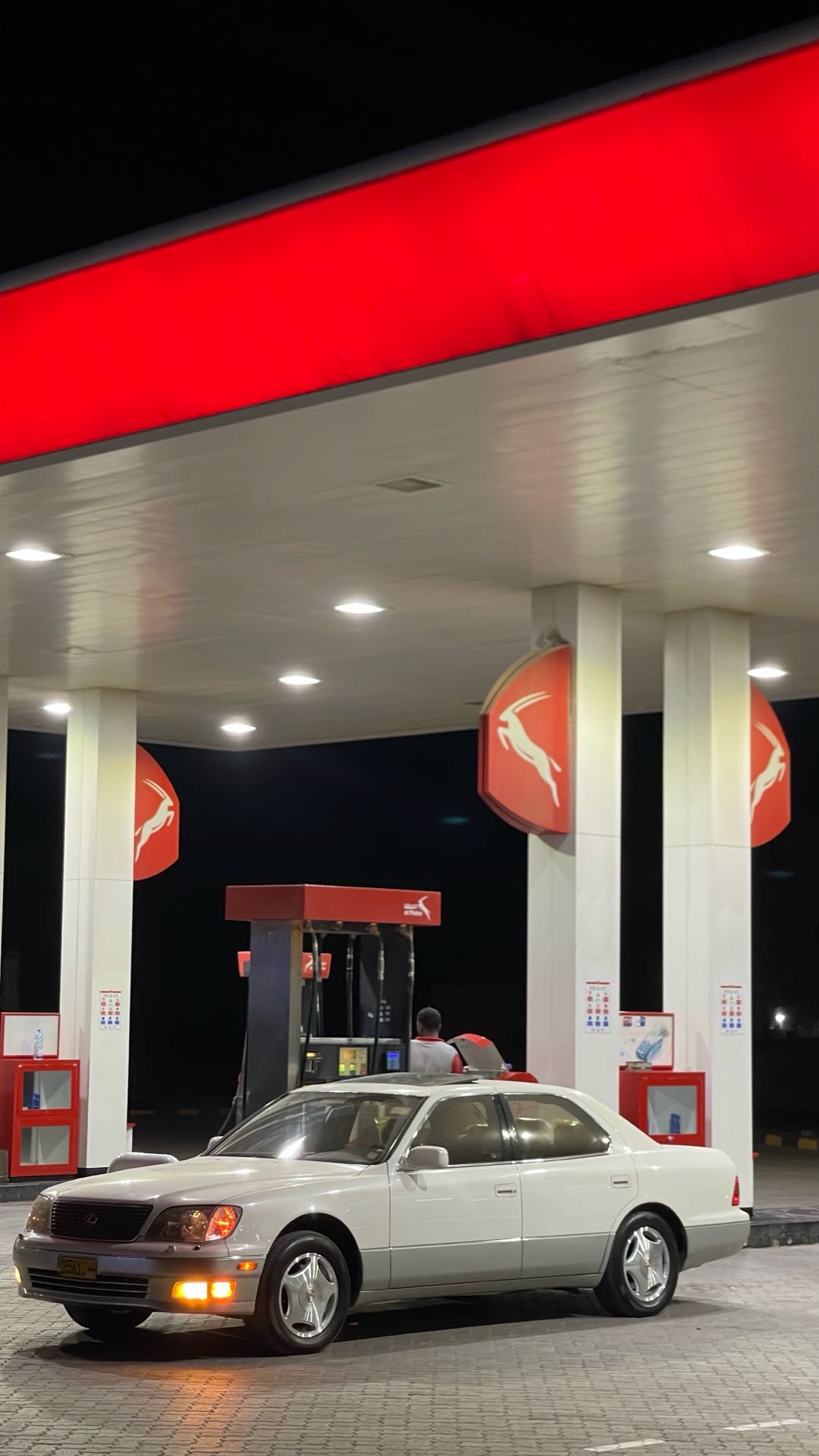 Car Image 1998 LEXUS LS 400