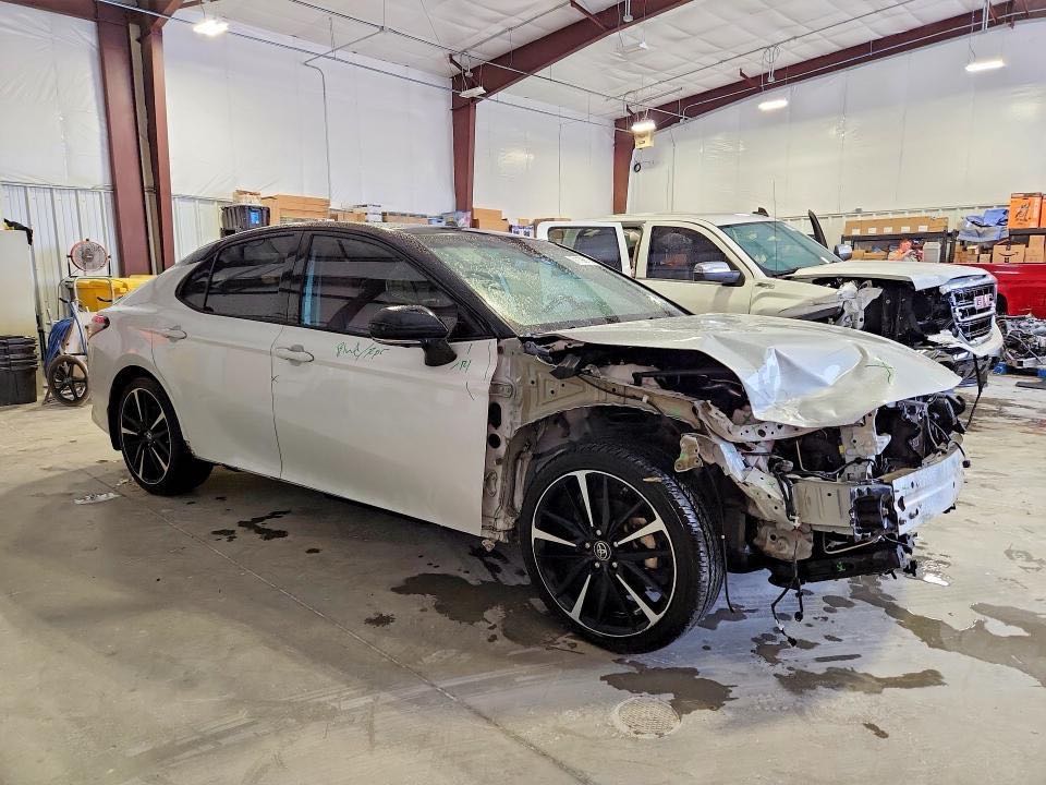 Car Image 2019 TOYOTA CAMRY