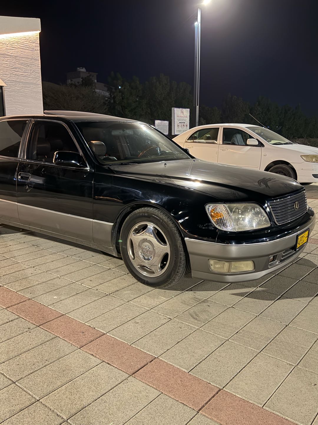 Car Image 1999 LEXUS LS 400