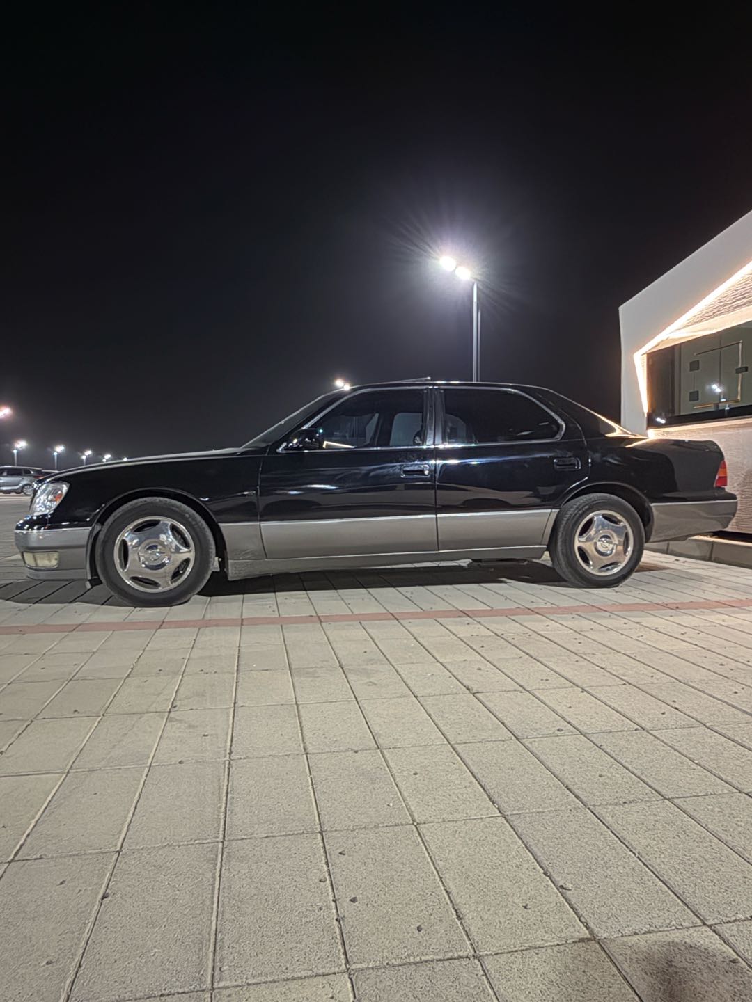 Car Image 1999 LEXUS LS 400