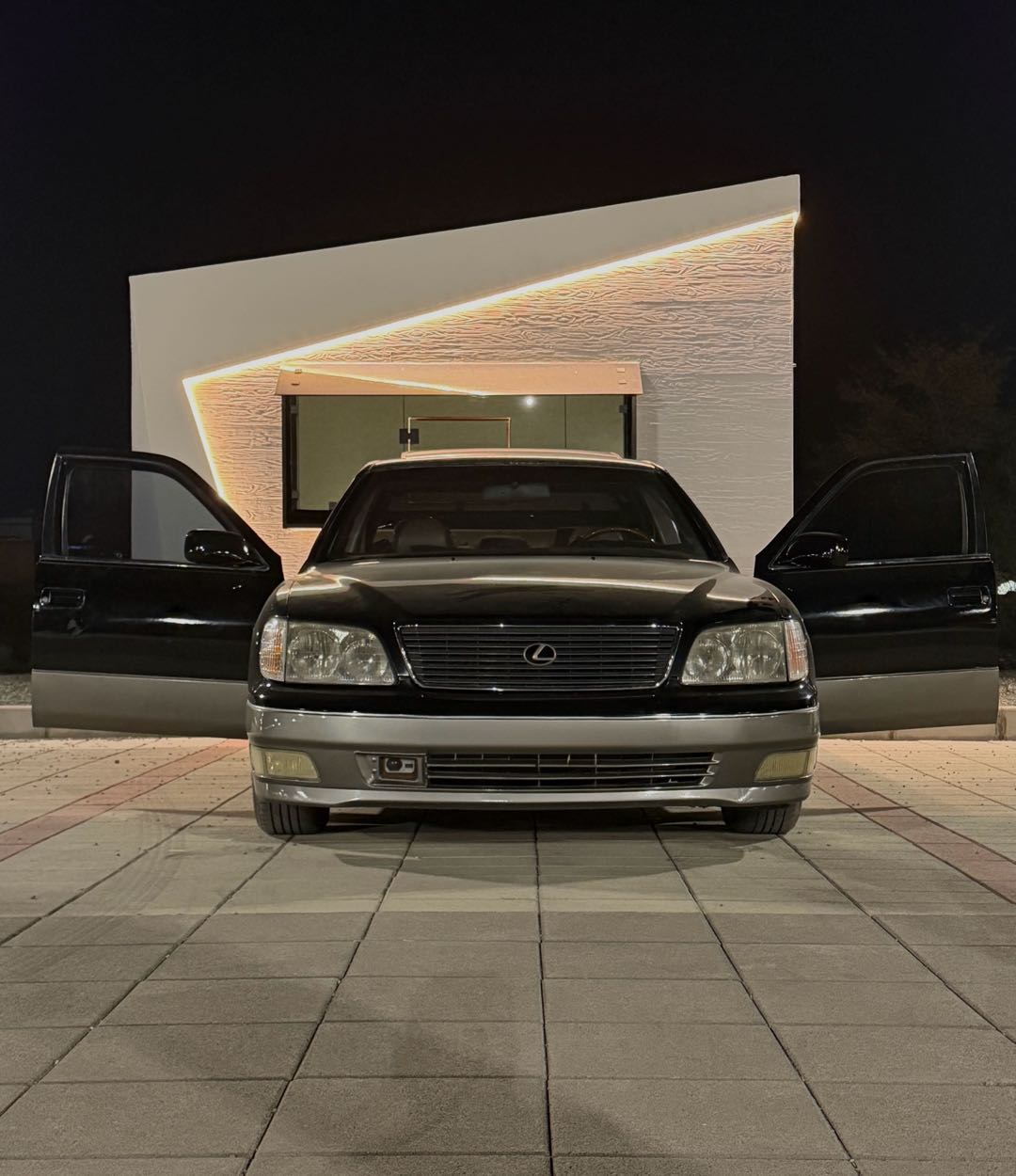 Car Image 1999 LEXUS LS 400