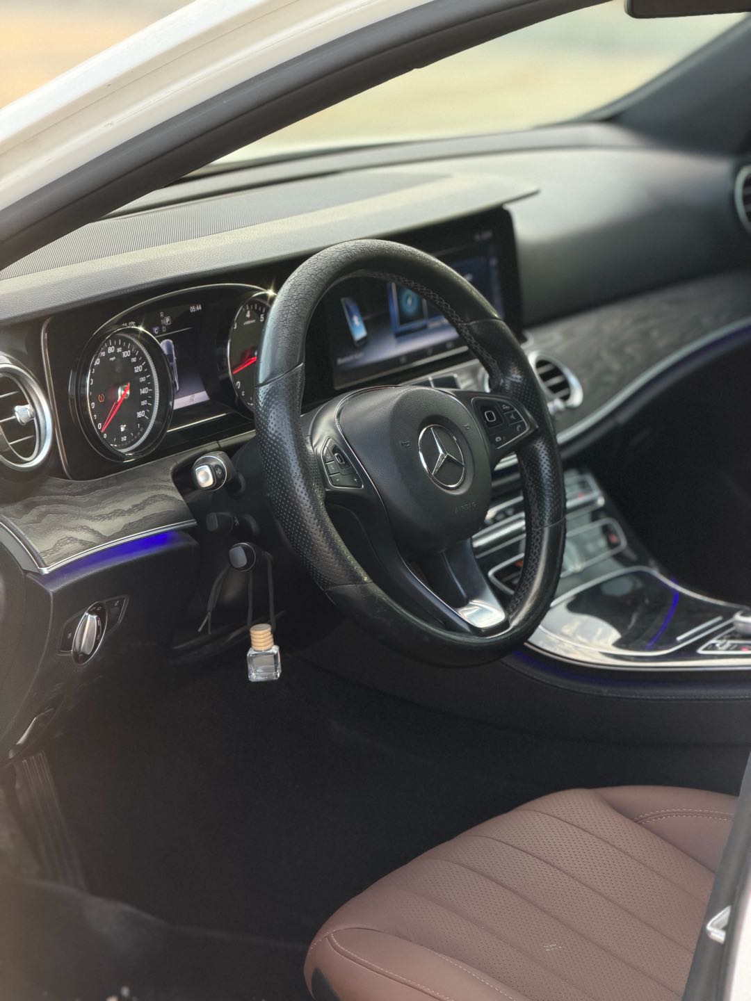 Car Image 2017 MERCEDES E Class 300