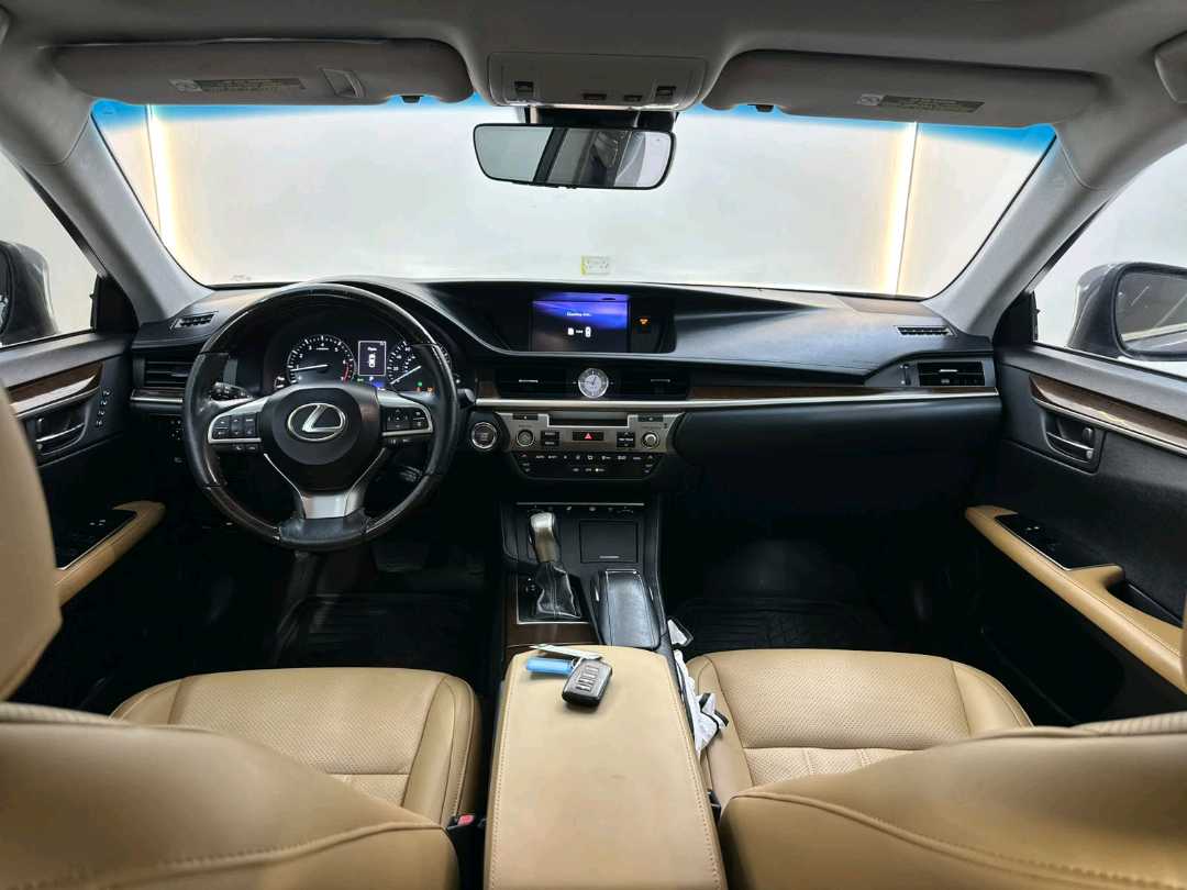 Car Image 2018 LEXUS ES 350