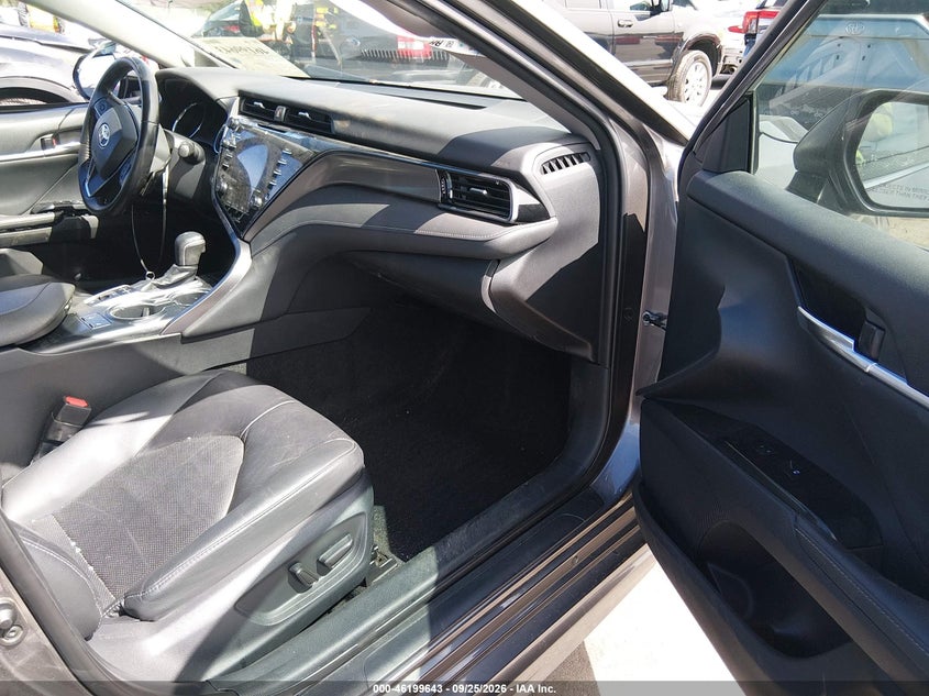 Car Image 2019 TOYOTA CAMRY