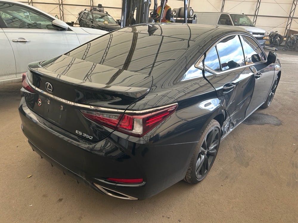 Car Image 2022 LEXUS ES