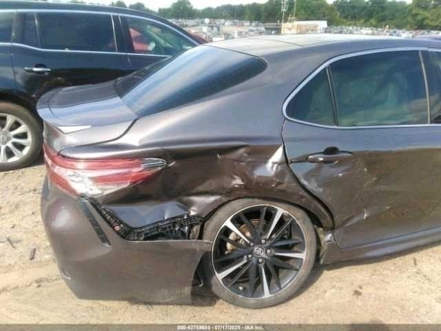 Car Image 2018 TOYOTA CAMRY