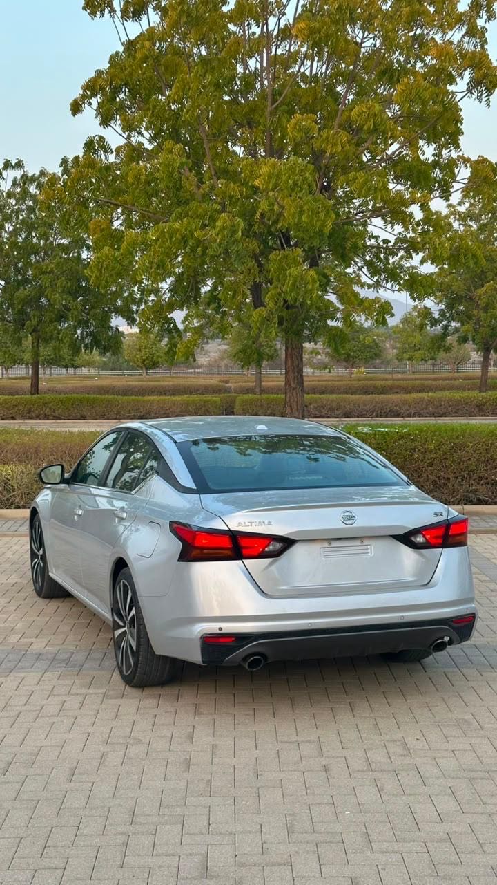 Car Image 2021 NISSAN ALTIMA SR