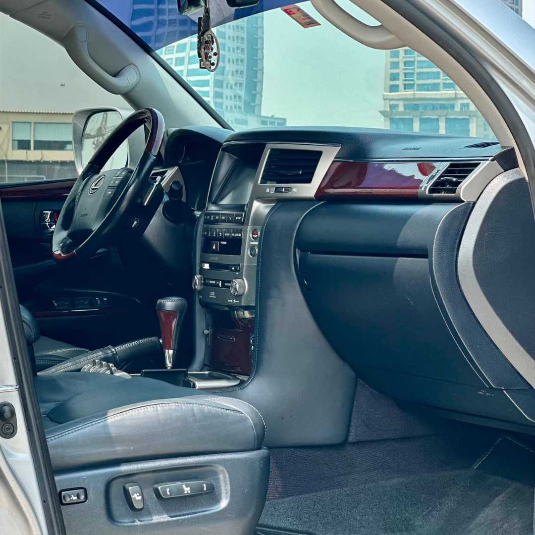 Car Image 2015 LEXUS LX
