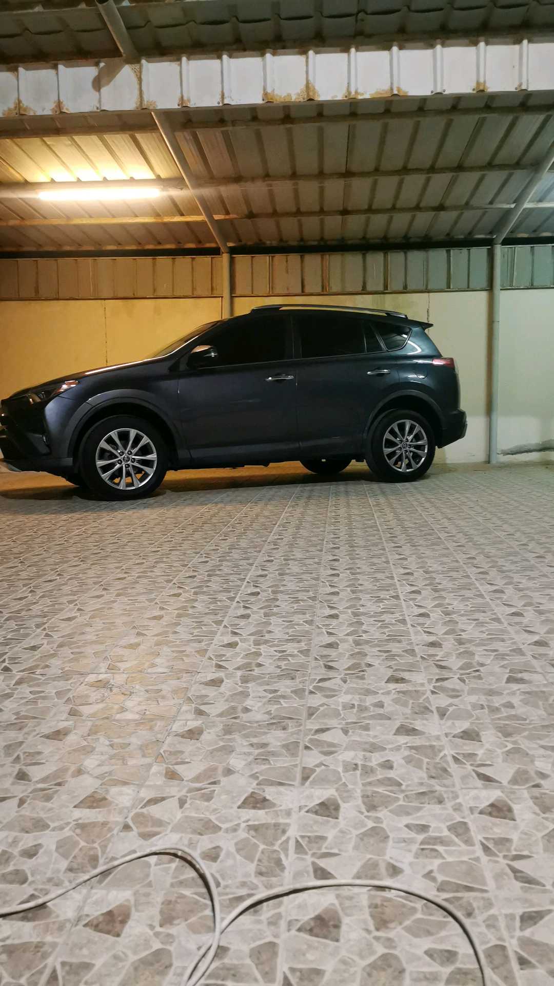 Car Image 2018 TOYOTA RAV4 LIMITED