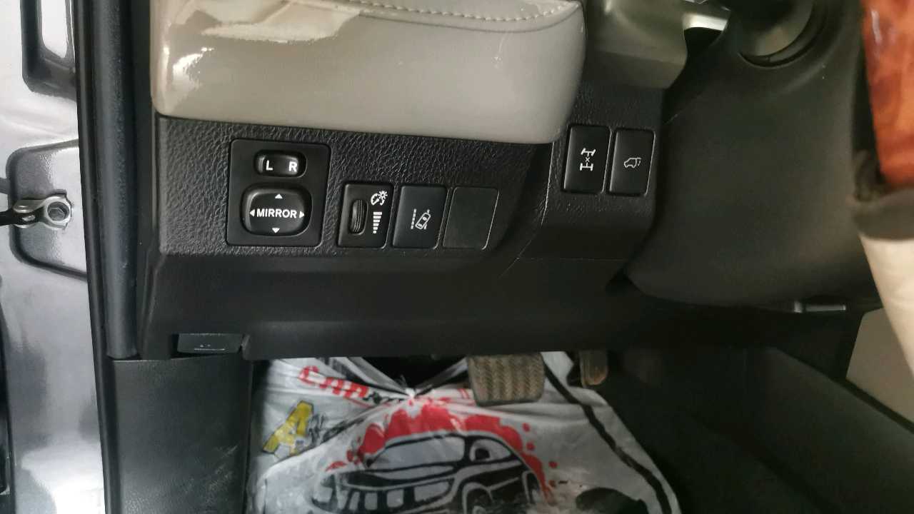 Car Image 2018 TOYOTA RAV4 LIMITED