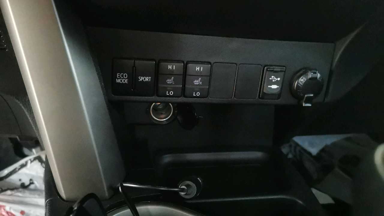 Car Image 2018 TOYOTA RAV4 LIMITED