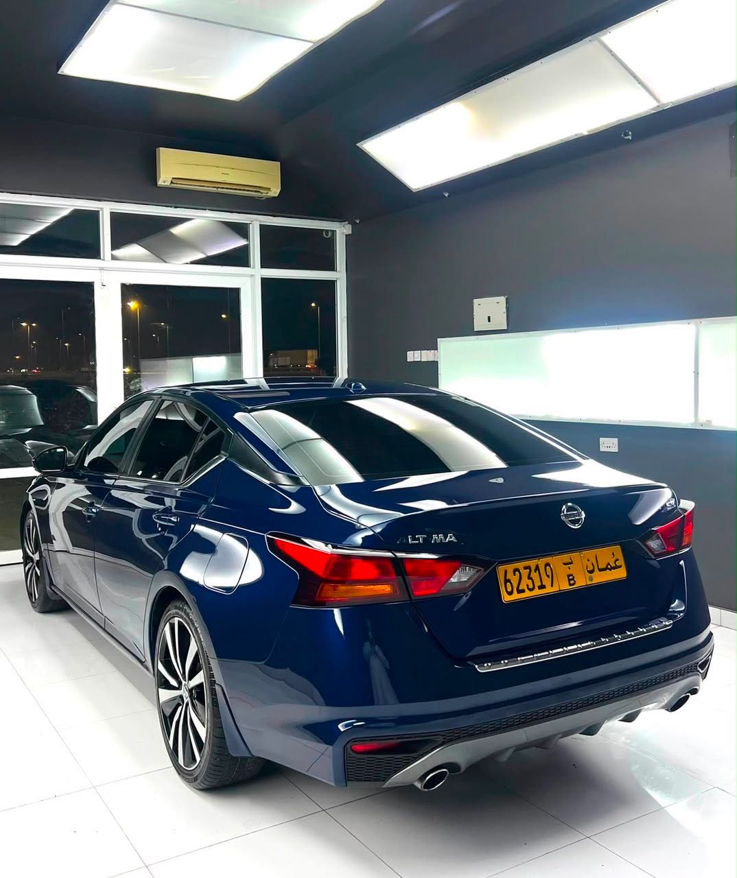 Car Image 2019 NISSAN ALTIMA SR