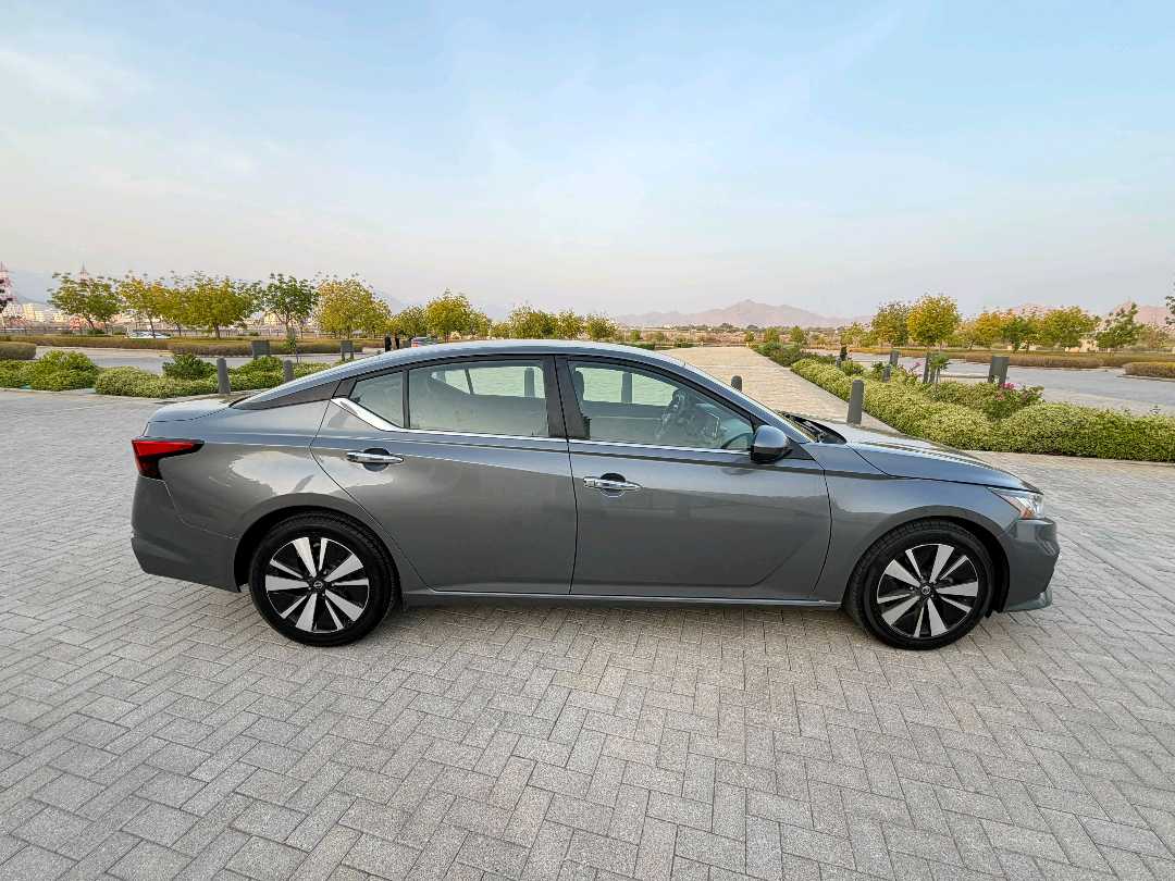 Car Image 2021 NISSAN ALTIMA SV