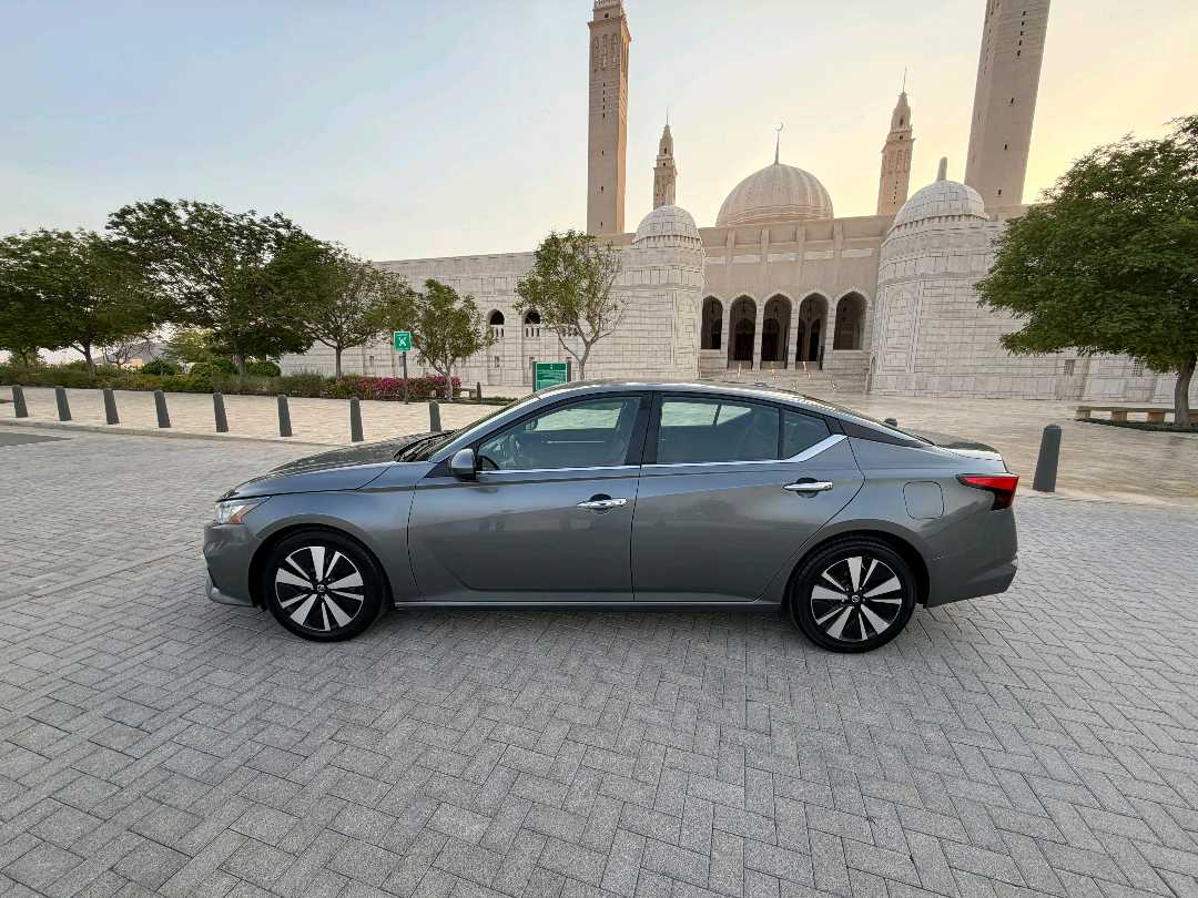 Car Image 2021 NISSAN ALTIMA SV