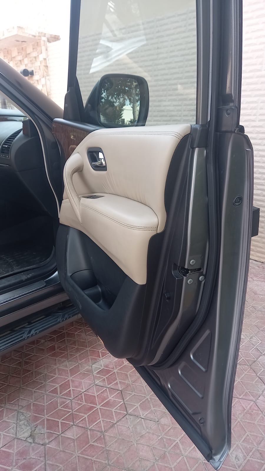 Car Image 2017 NISSAN ARMADA 