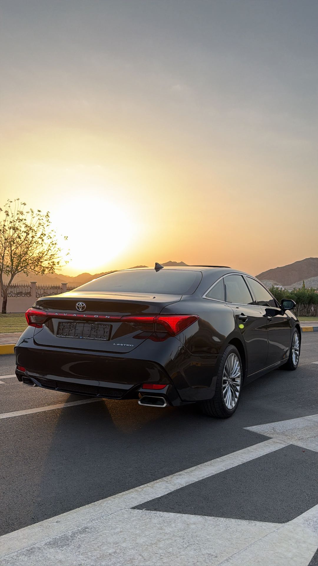 Car Image 2019 TOYOTA AVALON LIMITED
