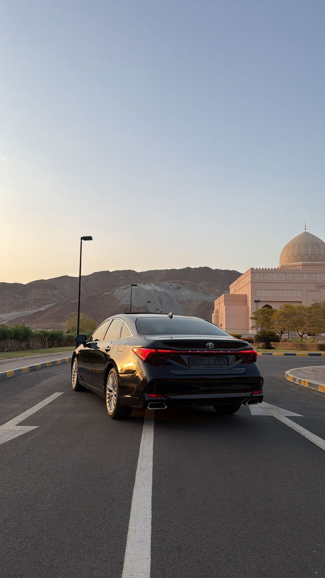 Car Image 2019 TOYOTA AVALON LIMITED