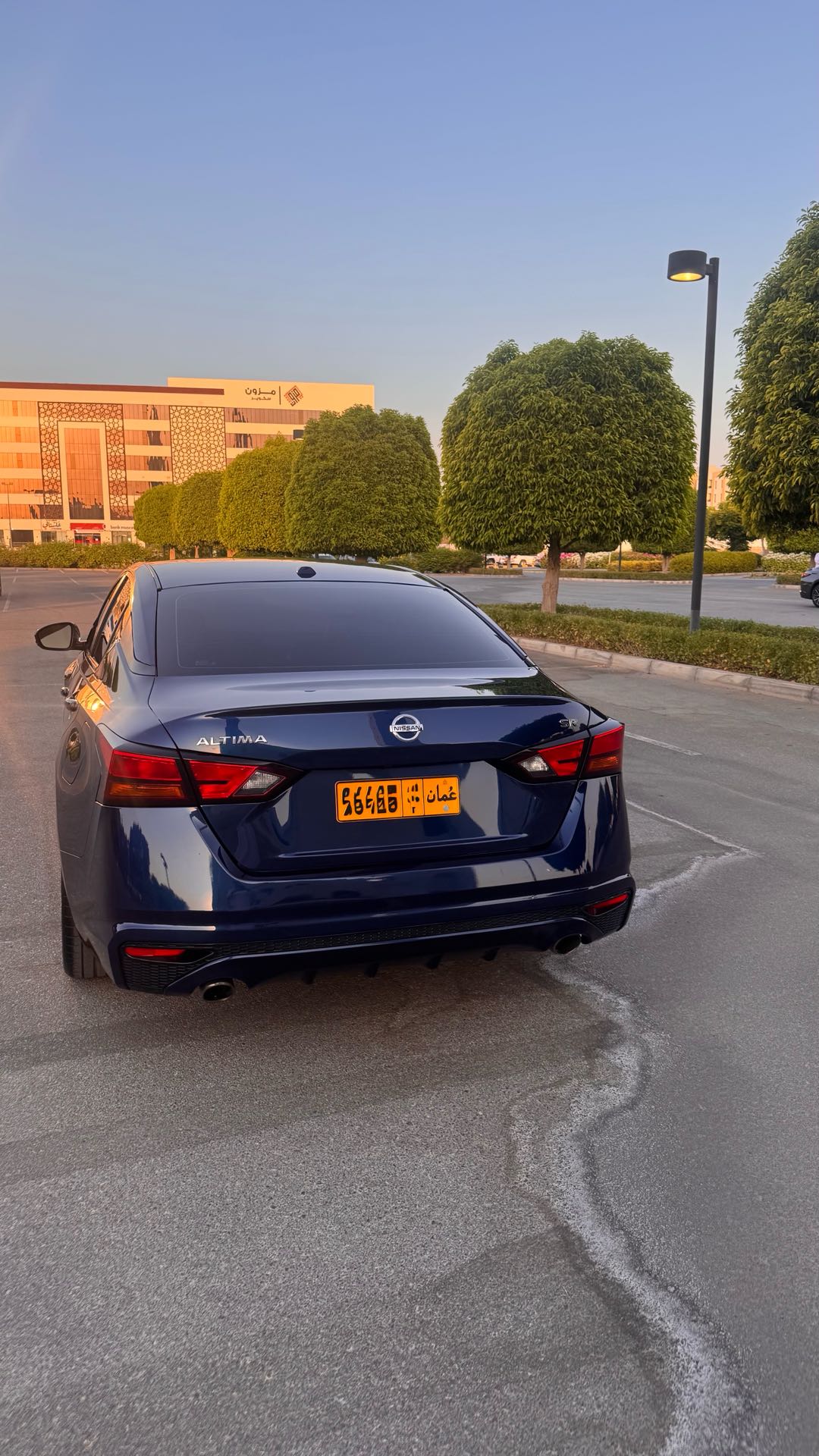 Car Image 2019 NISSAN ALTIMA SR