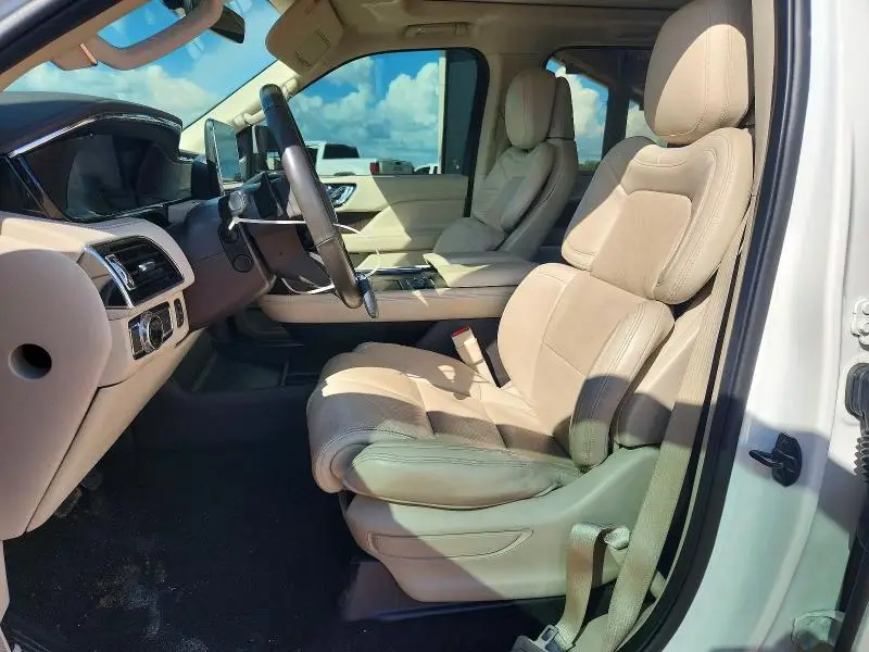 Car Image 2020 LINCOLN NAVIGATOR
