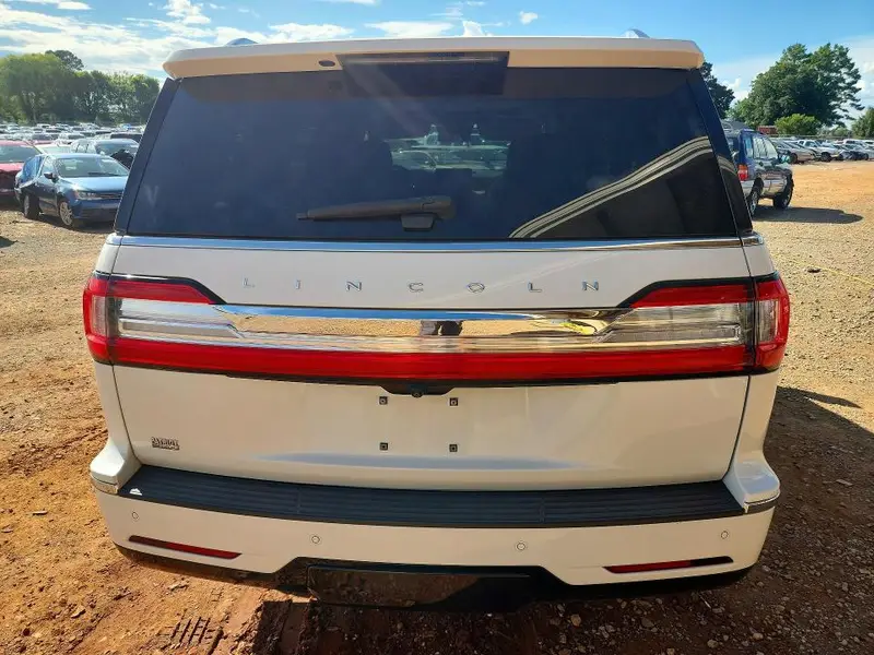 Car Image 2020 LINCOLN NAVIGATOR