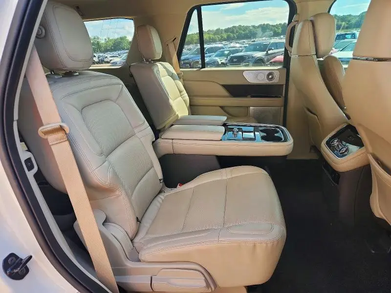 Car Image 2020 LINCOLN NAVIGATOR