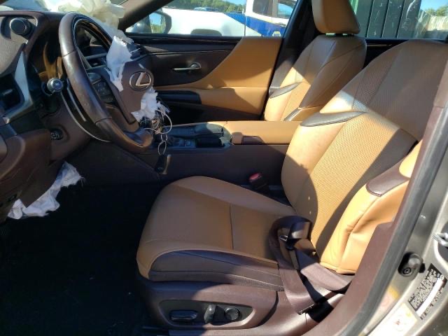 Car Image 2019 LEXUS ES