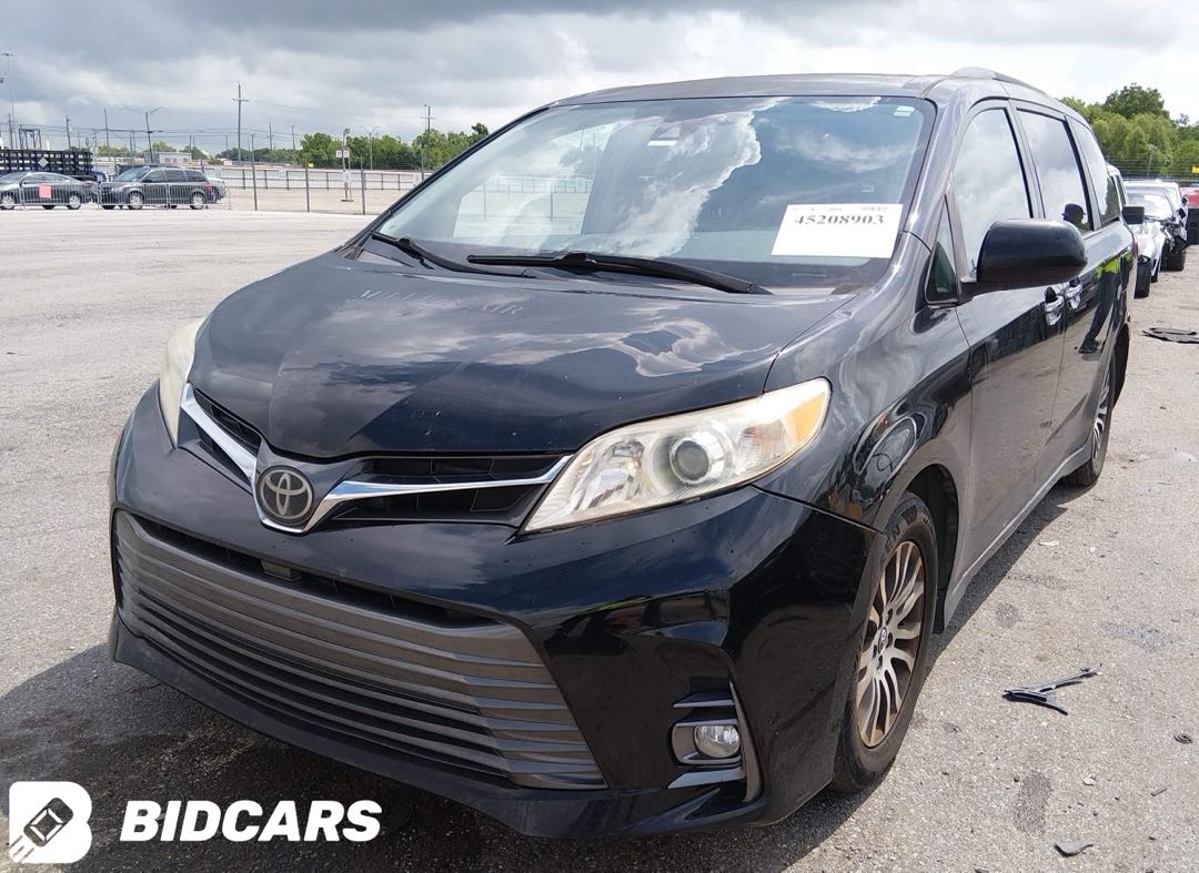 Car Image 2018 TOYOTA SIENNA