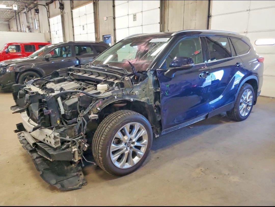 Car Image 2020 TOYOTA HIGHLANDER